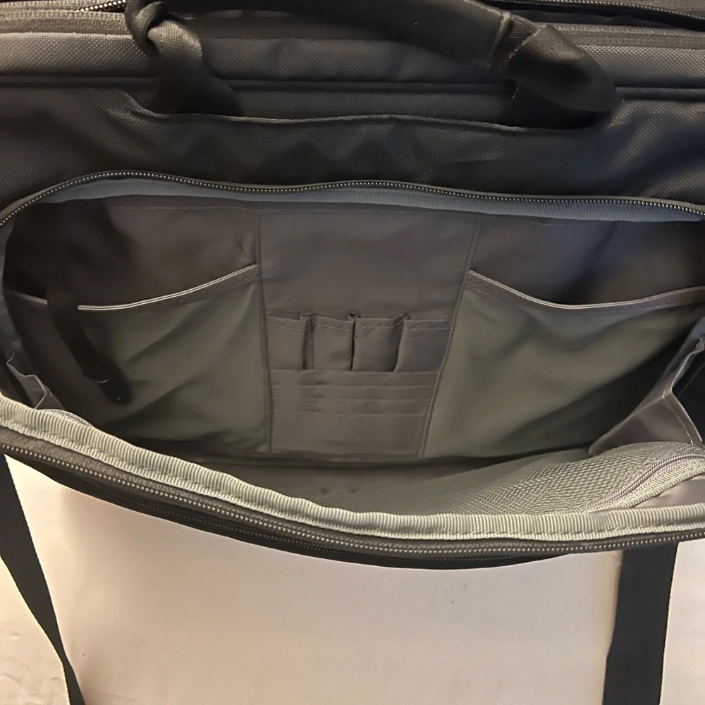 DELL DellT43DV Laptop/Messenger Bag